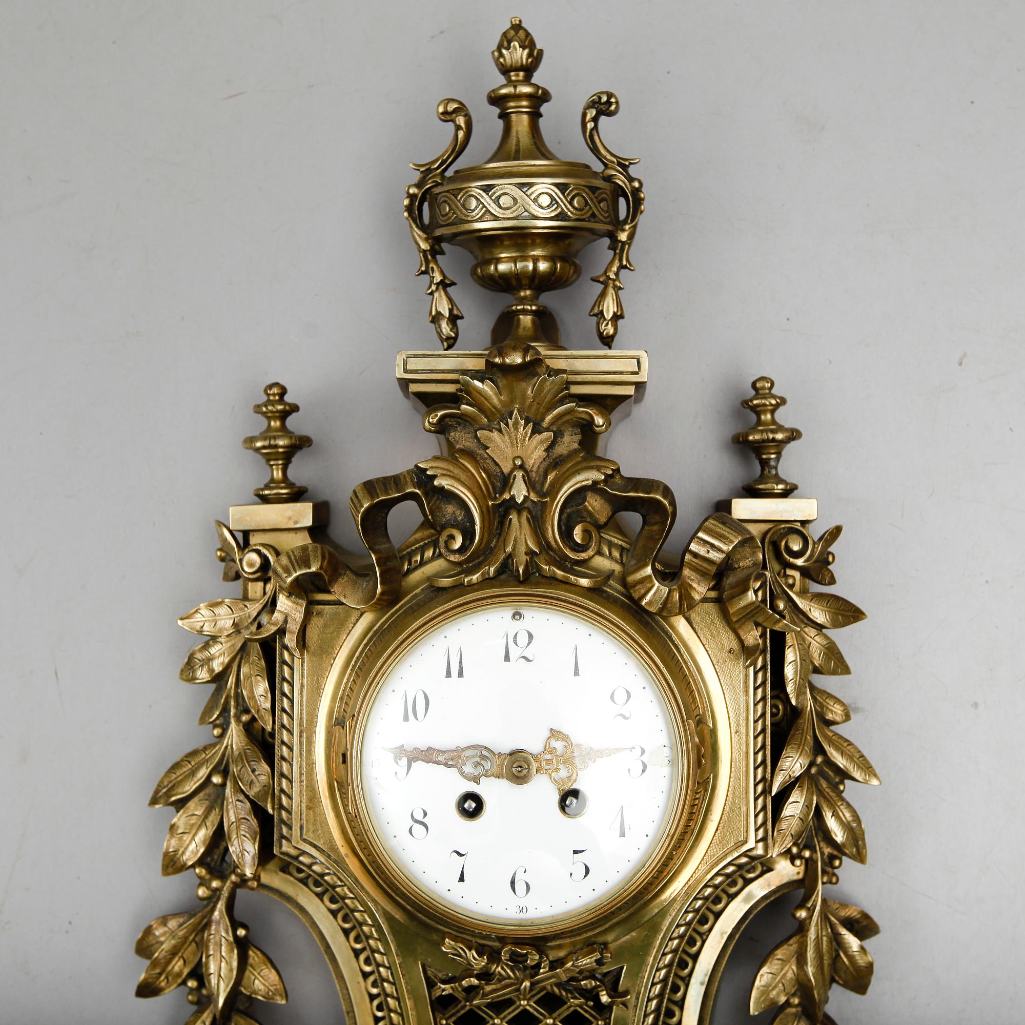 VÄGGUR, brons, Louis XVI-stil, 1900-talets första hälft.