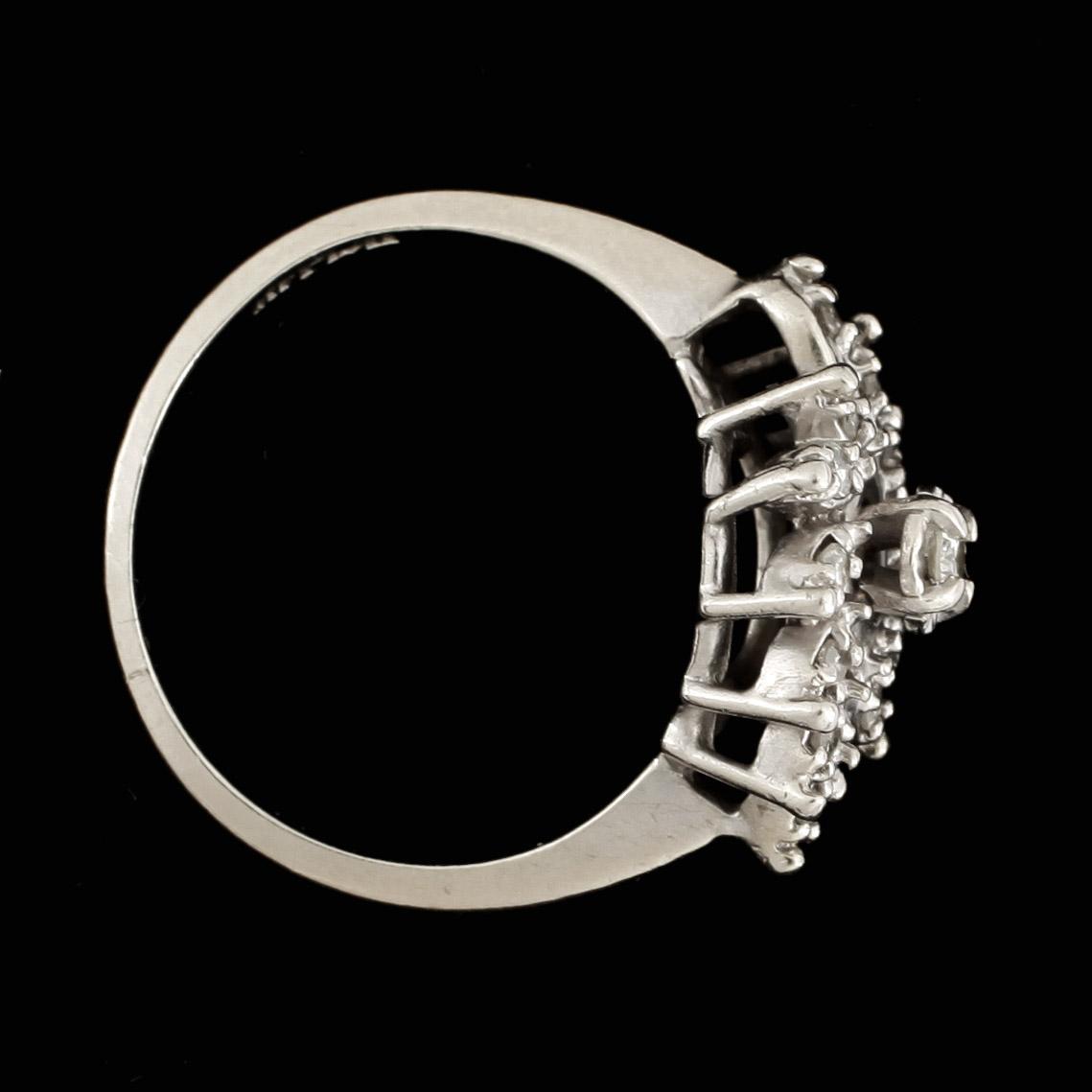 RING, 14 k vitguld med diamanter tot ca0,17ct. Vikt ca 4 g.