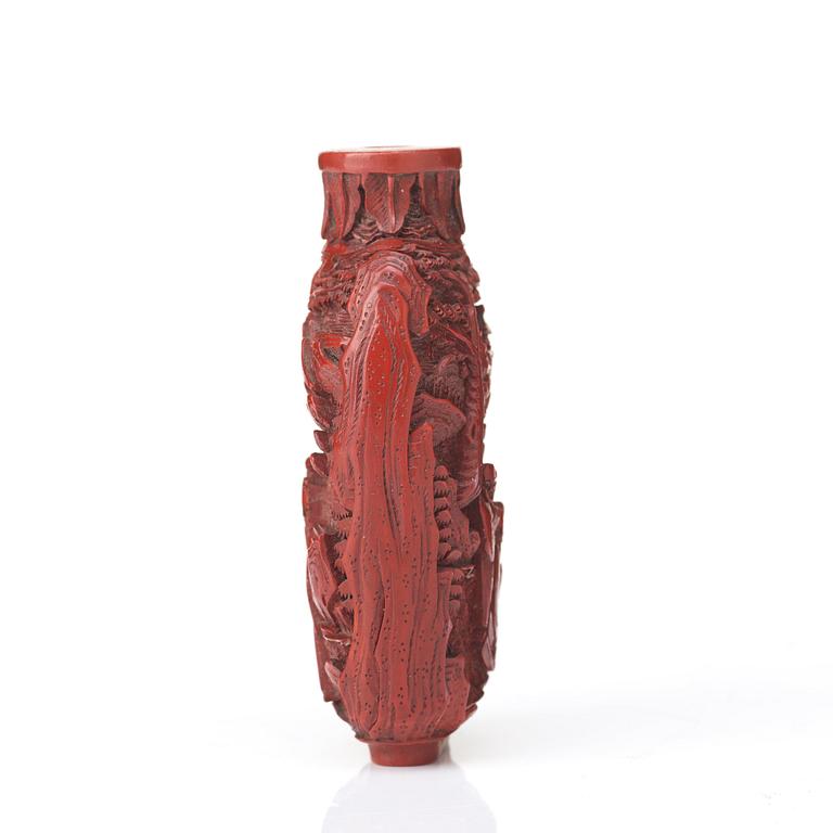 A red lacquer snuff bottle, Qing dynasty, Qianlong (1736-95).