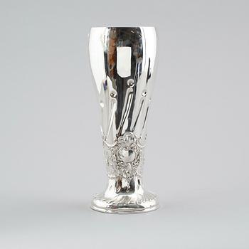 VAS, silver, C Frey & Söhne, Tyskland, 1900-talets första hälft. Vikt ca 449 gram.