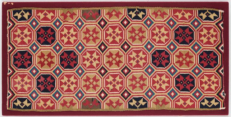 A CARRIAGE CUSHION, double-interlocked tapestry, "Stjärnmönster", ca 43,5-44,5 x 94-95 cm, Scania (Sweden).