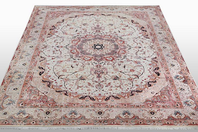 A carpet, Tabriz, part silk, 50 Raj, ca 340 x 253 cm.