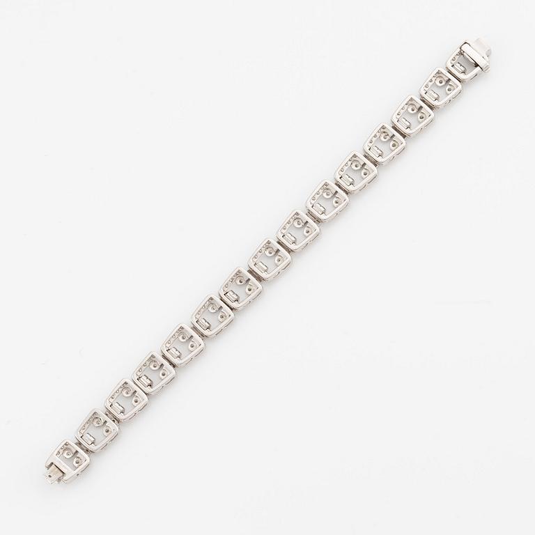 Armband 18K vitguld med runda briljantslipade diamanter.