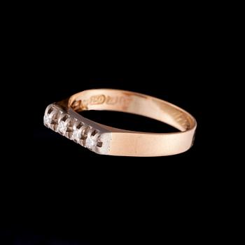 RING, 18K guld, briljantslipade diamanter. Vikt ca 4,2 g.