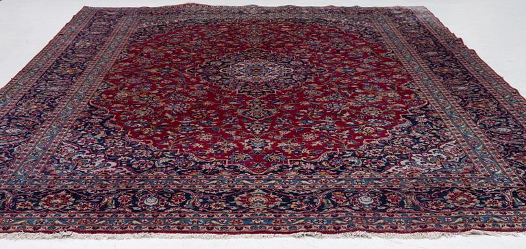 A Keshan carpet, c. 403 x 290 cm.