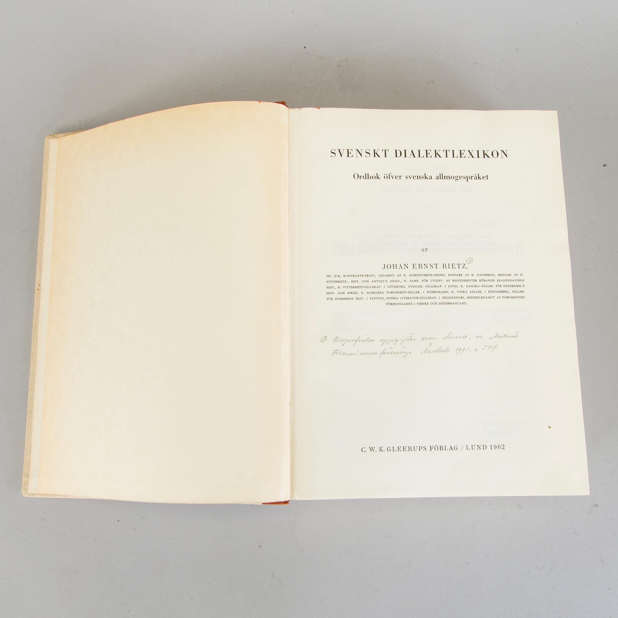 BOK: Svenskt dialektlexikon. Ordbok öfver svenska allmogespråket
av Johan Ernst Rietz, 
C. W. K. Gleerup 1962.