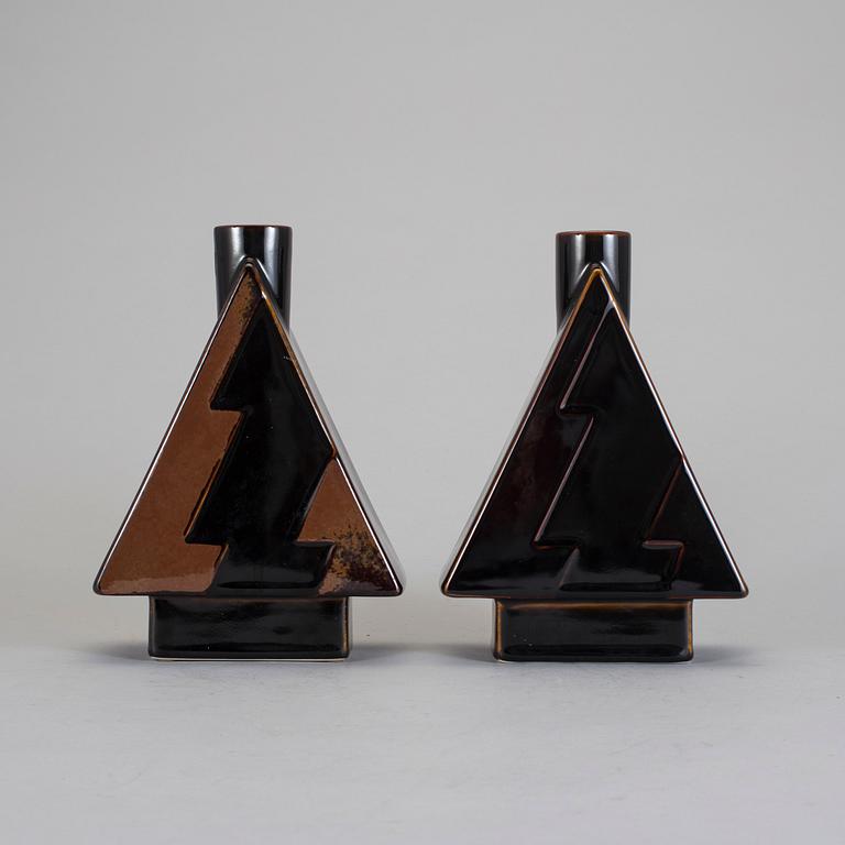 VASER, ett par, stengods. Margareta Hennix, Gustavsberg 1980-tal.