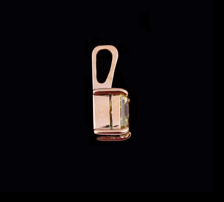 HÄNGE MED KEDJA, 18 k roséguld med fasettslipad diamant, enl cert fancy vivid orangy yellow, ca 0.51 ct. Vikt ca 0,7 g.
