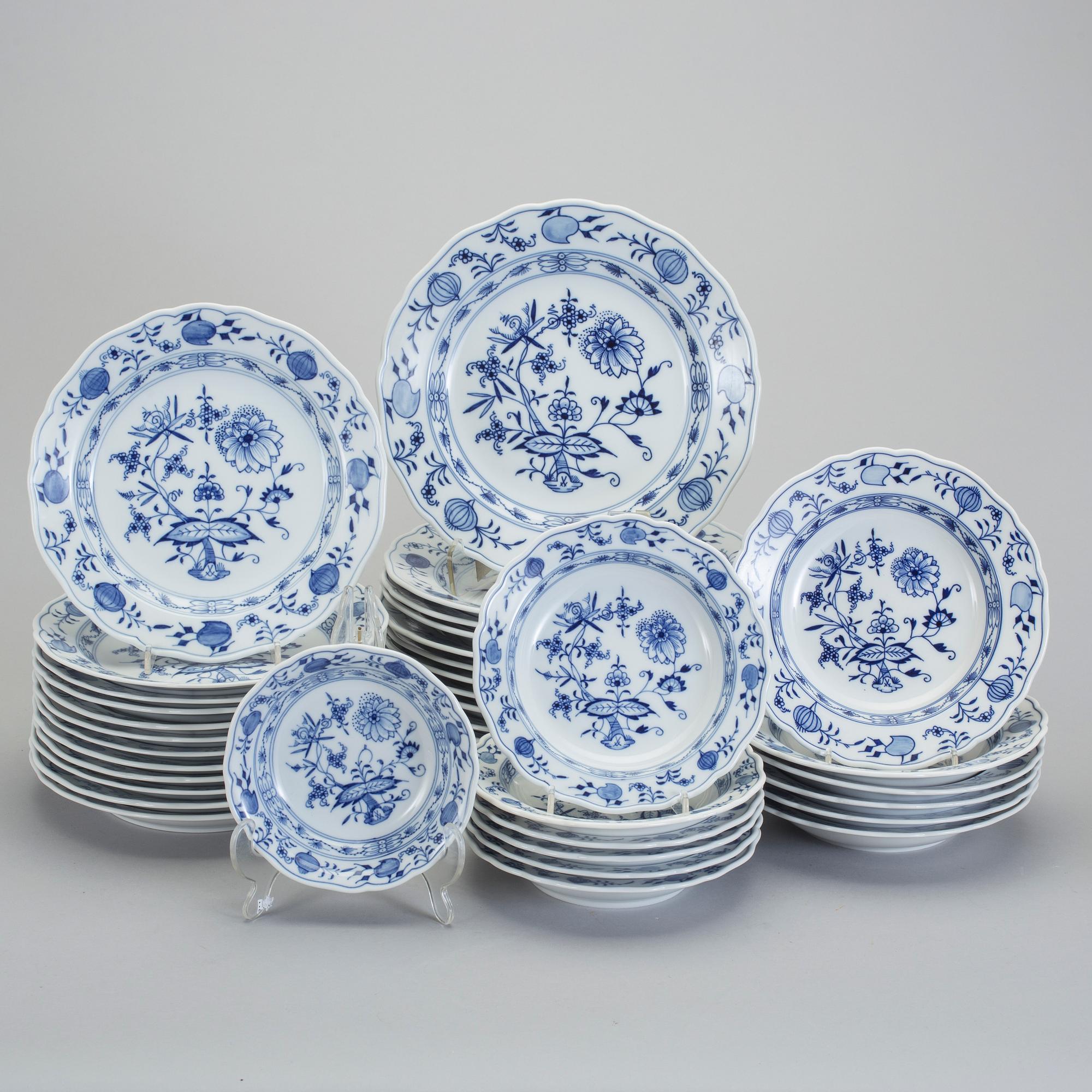 MATSERVIS, 43 delar, "Lökmönstret", Meissen, Tyskland, 1900-tal.