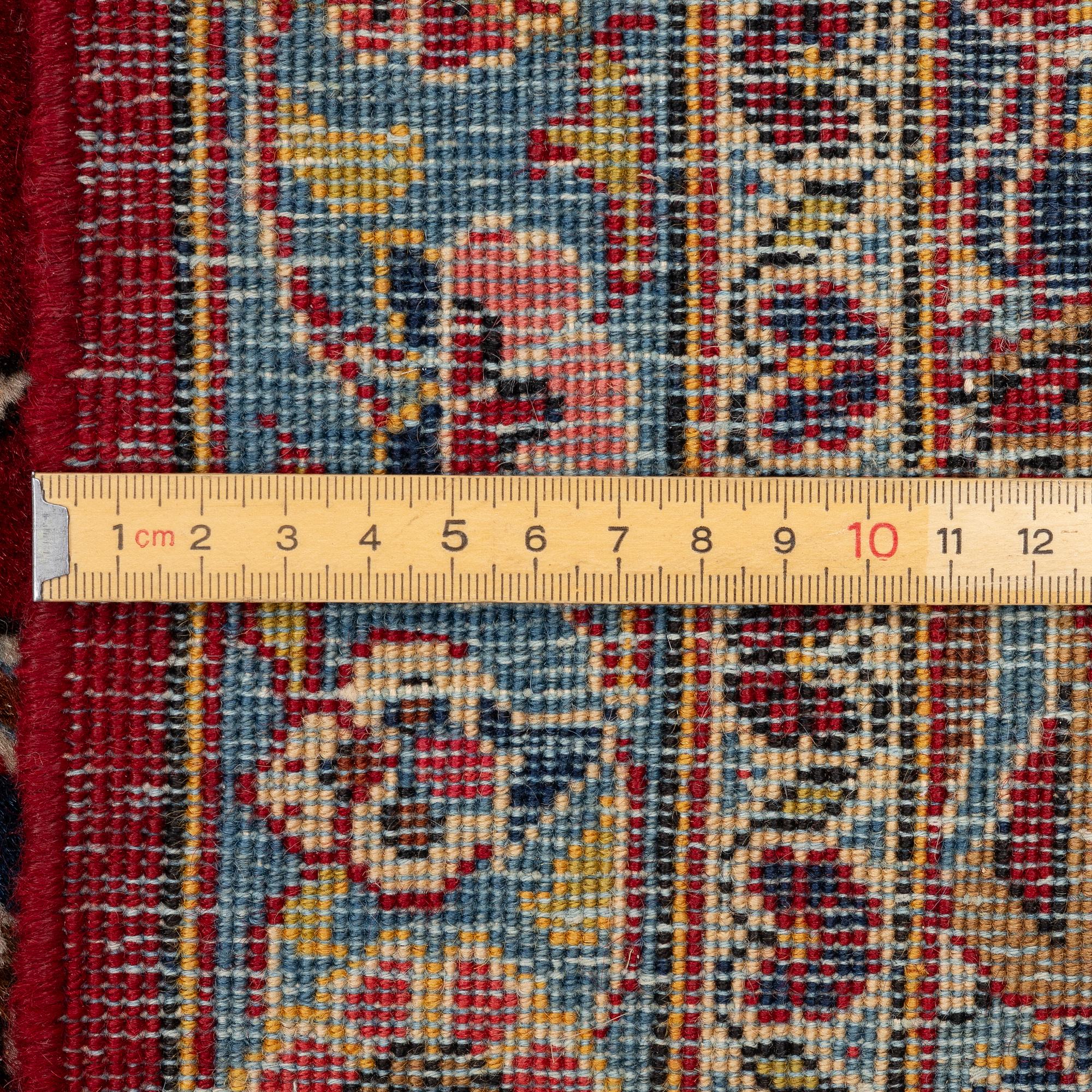 A semi-antique carpet, Kashan, c. 310 x 215 cm.
