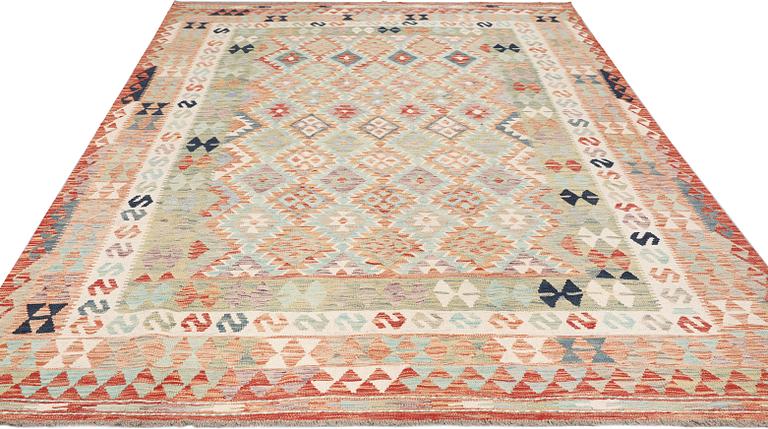 A Kilim carpet, c. 299 x 196 cm.