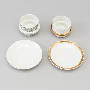 KAFFEKOPPAR MED UNDERFAT, 12 stycken, porslin, två olika dekorer, Arabia, troligen 1960/70-tal.