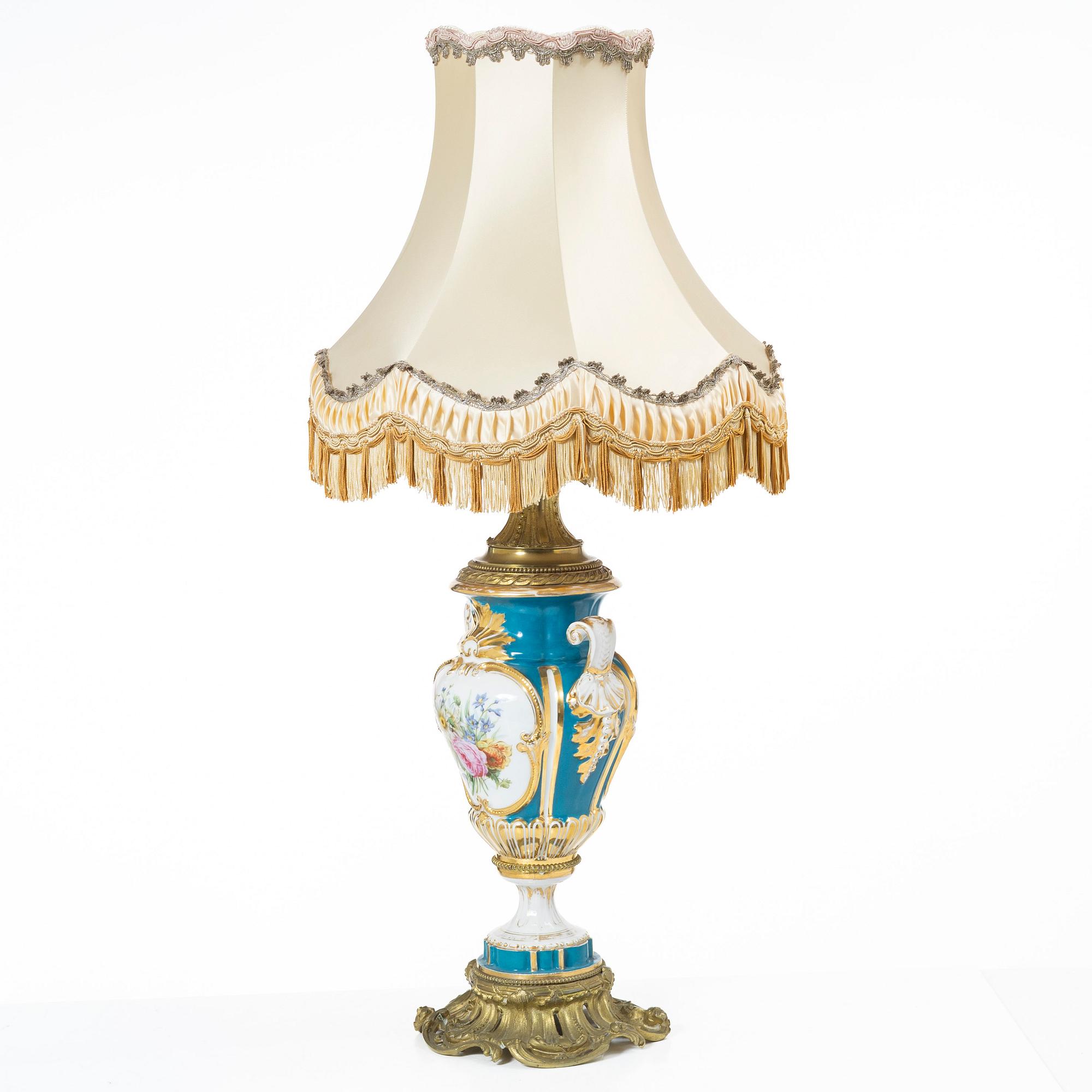 Bordslampa, Sèvres-stil, omkring år 1900.