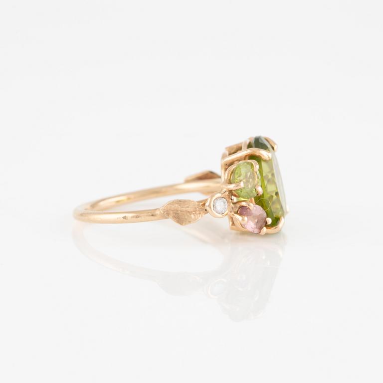 Ring with peridot, pink and green tourmaline, and brilliant-cut diamonds.