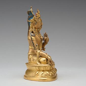 VIT TARA, förgylld kopparlegering. Tibetokinesisk, 1700-tal.