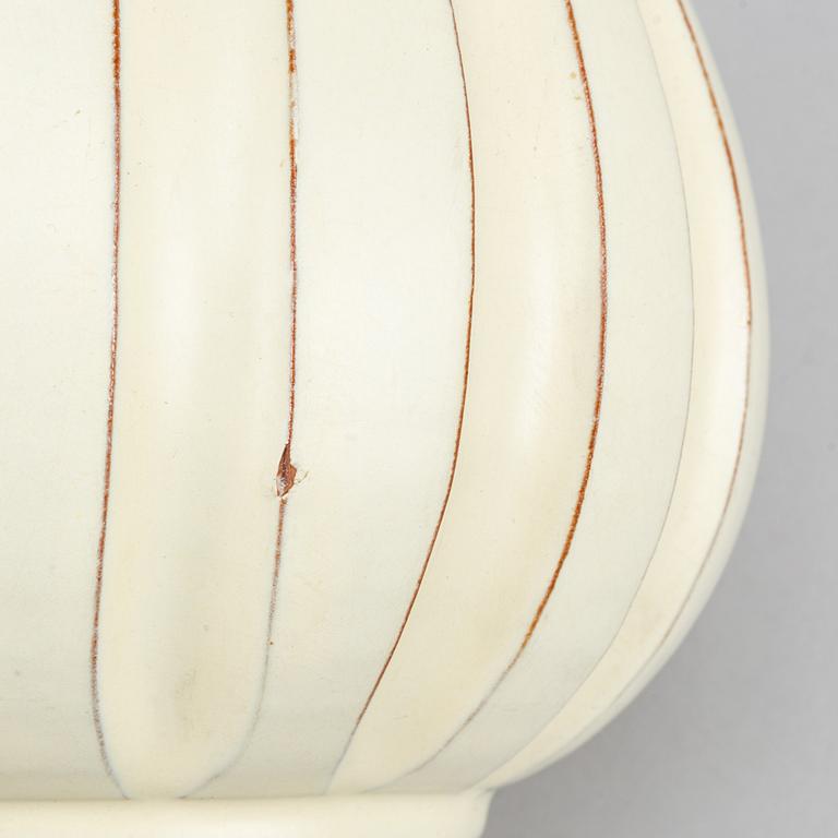 Two earthenware vases by Vicke Lindstrand, Uppsala Ekeby.