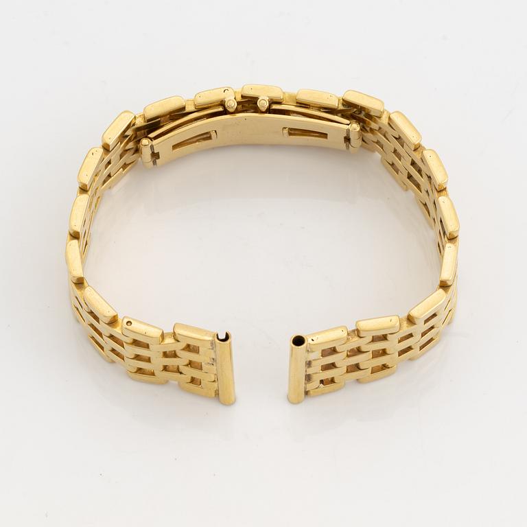 An 18K gold watch bracelet.