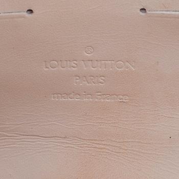 LOUIS VUITTON, a white vernis eveningbag / clutch.