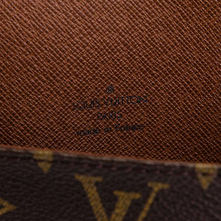 Louis Vuitton, a 'Musette Tango' bag.