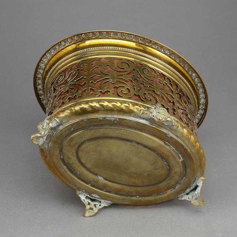 YTTERFODER, mässing, nyrenässans, omkring 1900.