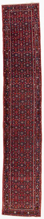 A runner carpet, Hosenabad, ca 1 x 5 m.