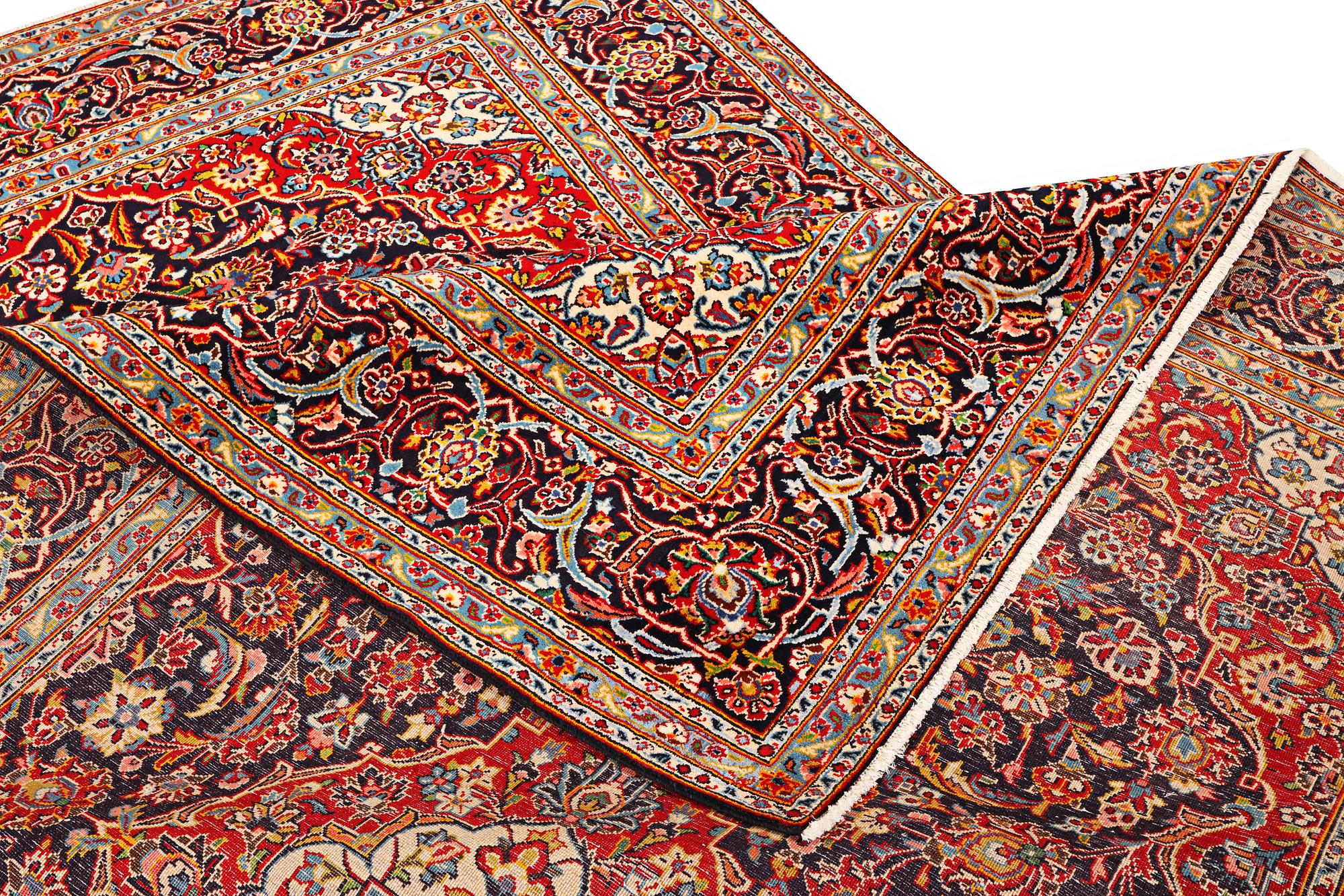 A Mahal carpet, a. 326 x 207 cm.