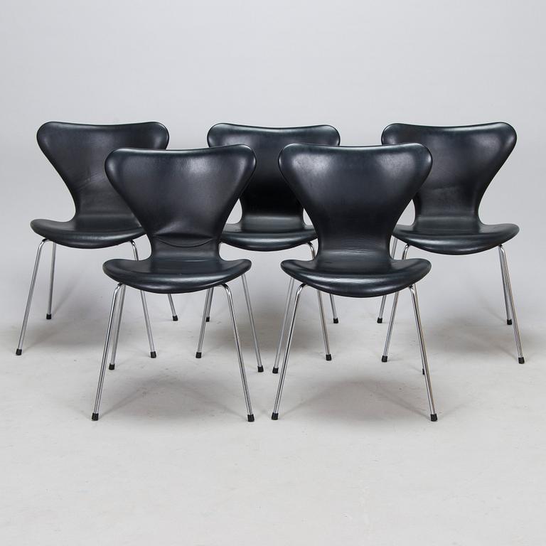 Arne Jacobsen, stolar, 5 st, "Sjuan" Fritz Hansen, Danmark 1900-talets slut.