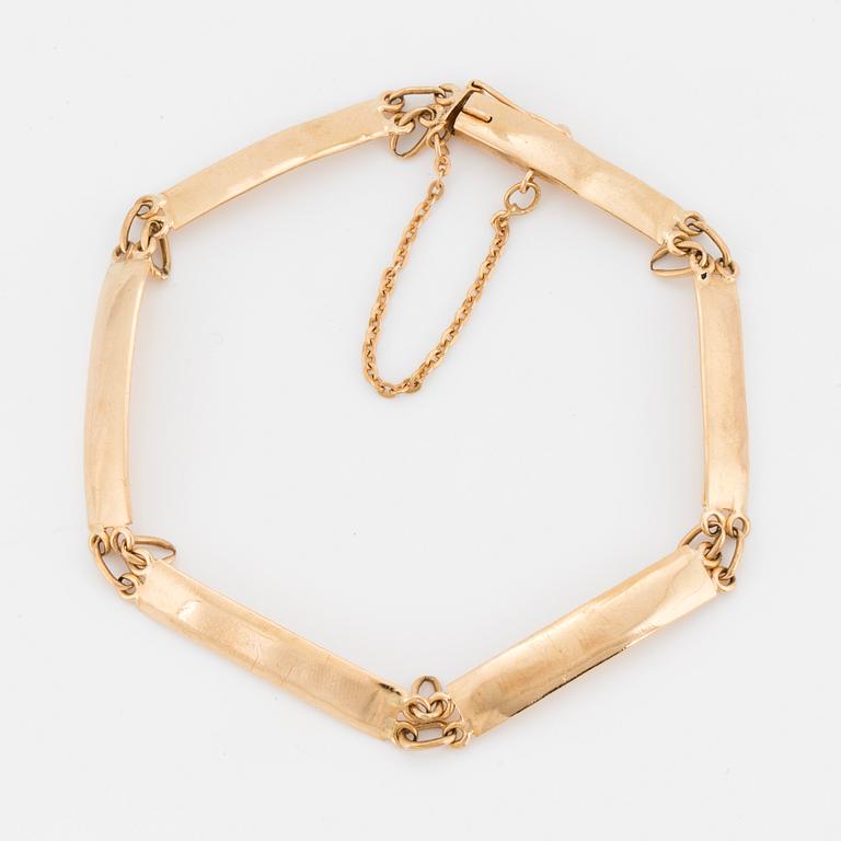 An 18K gold bracelet.
