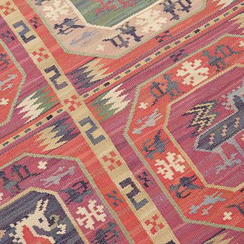 A CARPET, "Bäckahästen", a fine flat weave, 309 x 196,5 cm, signed MMF.