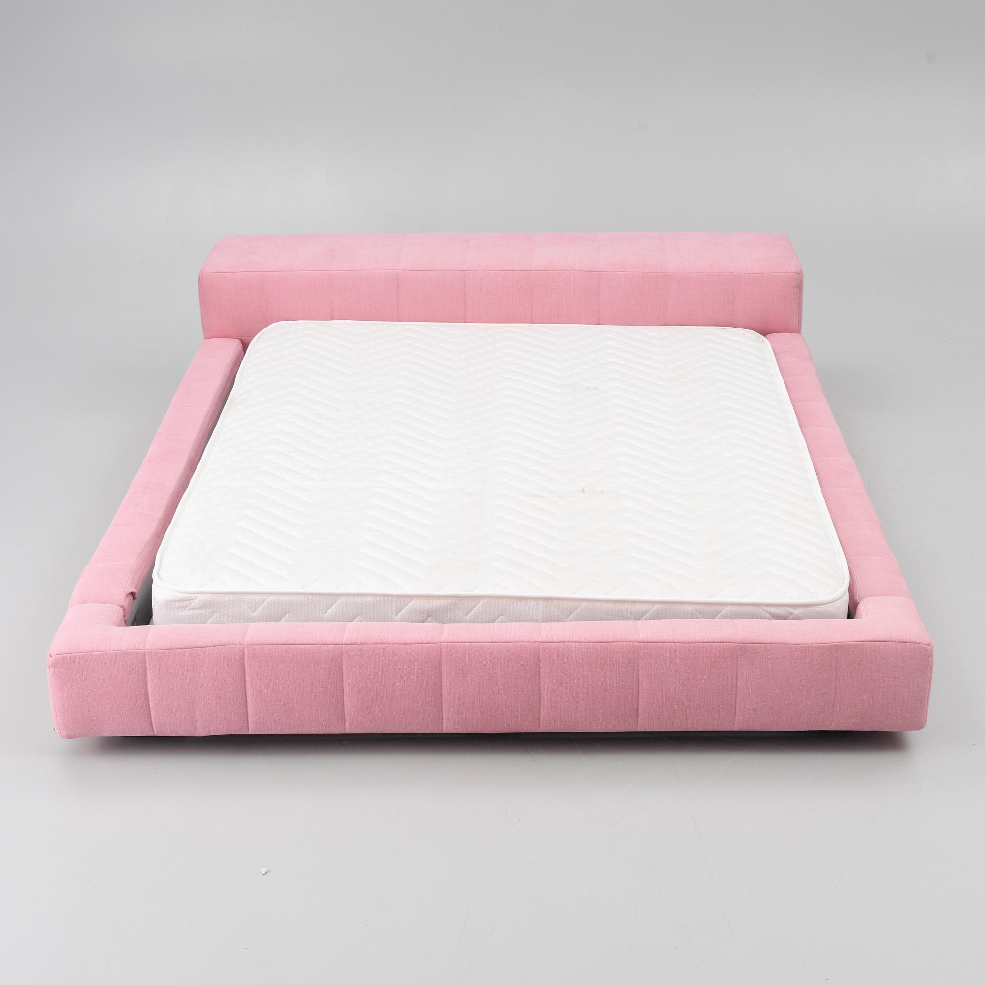 Giuseppe Viganò, a "Squaring" bed, Bonaldo, Italy.