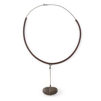 543. Vivianna Torun Bülow-Hübe, collier, silver med läder och natursten, egen verkstad sannolikt 1950-tal.