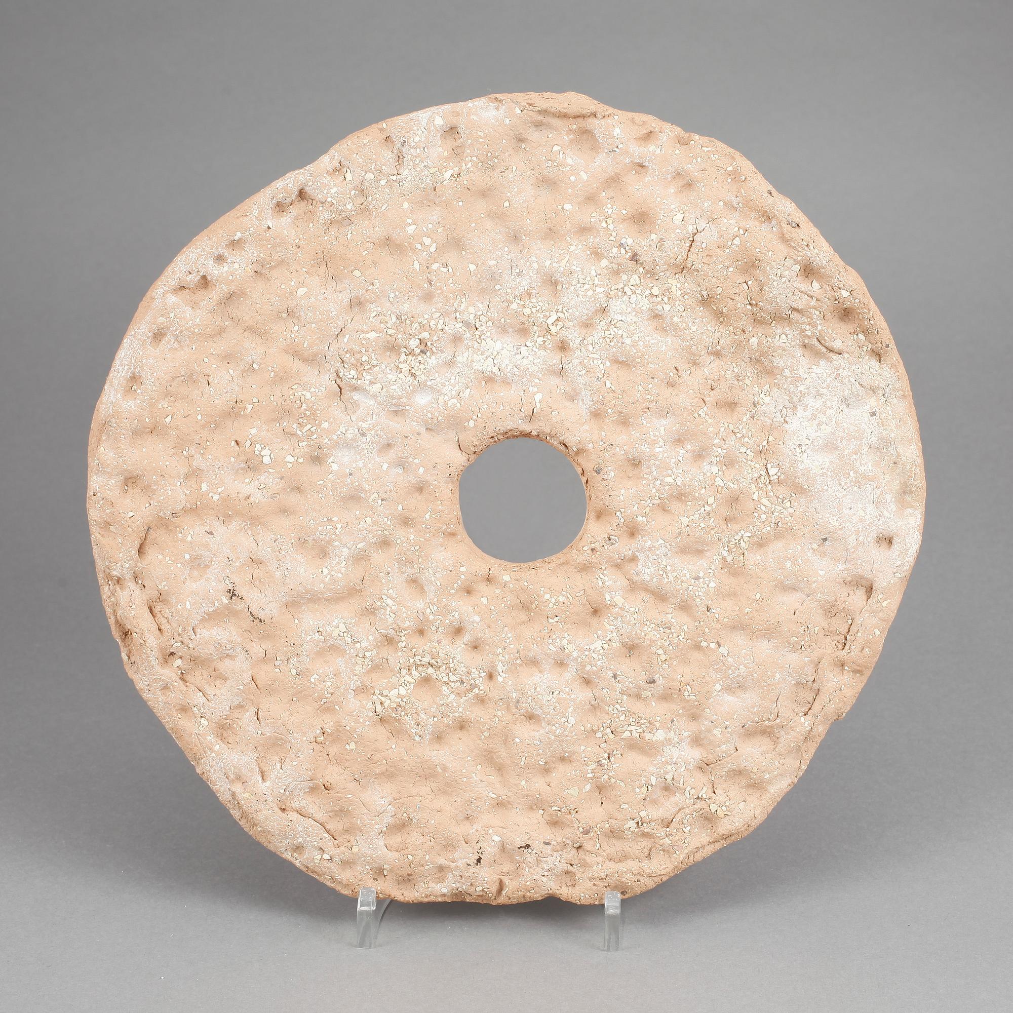 HERTHA HILLFON, keramik, "Knäckebröd", sign och daterad -82.