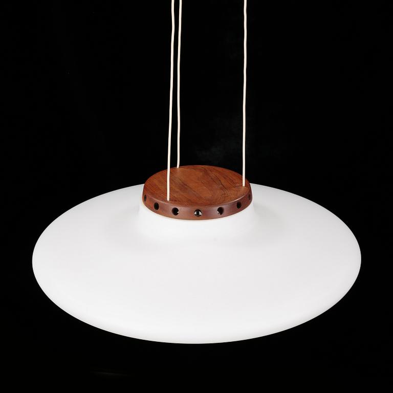 TAKLAMPA, "Ufo", modell 565, Luxus, 1900-talets tredje kvartal.