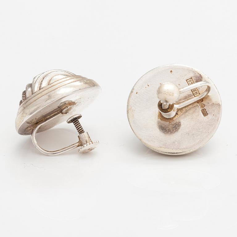 A pair of sterling silver earrings, model 949. Kalevala Koru, Helsinki 1984.