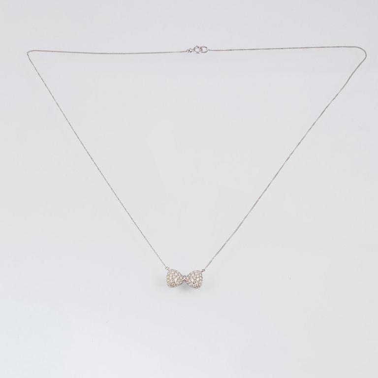 COLLIER, 18K vitguld med briljantslipade diamanter ca 0.60 ct. Vikt 1,8 gram.