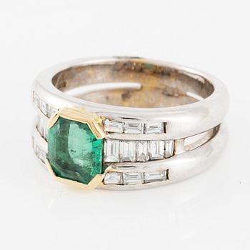 A ring in 18K gold set with a faceted emerald and baguette-cut diamonds.