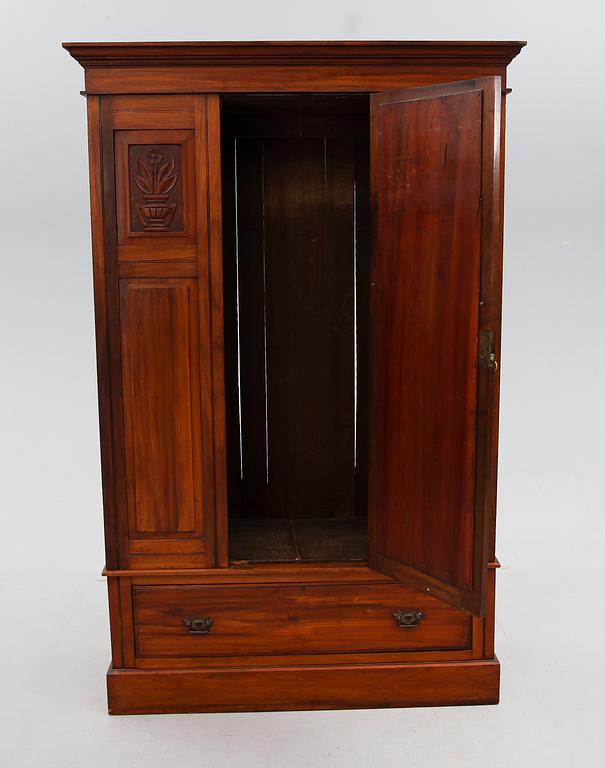 KLÄDSKÅP, England, 1900-talets första hälft.