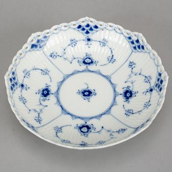 Royal Copenhagen, servisdelar, 14 delar, porslin. "Musselmalet", Danmark.