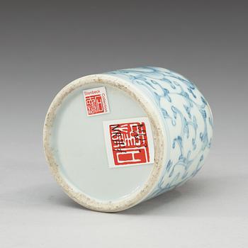 A blue and white brush washer, Qing dynasty, Tongzhi (1862-74).