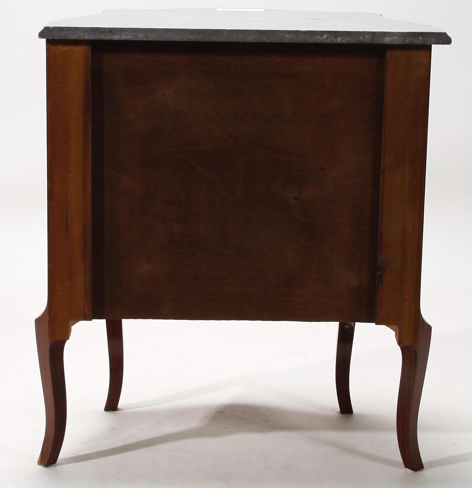 BYRÅ, Louis XVI-stil, 1900-talets första hälft.