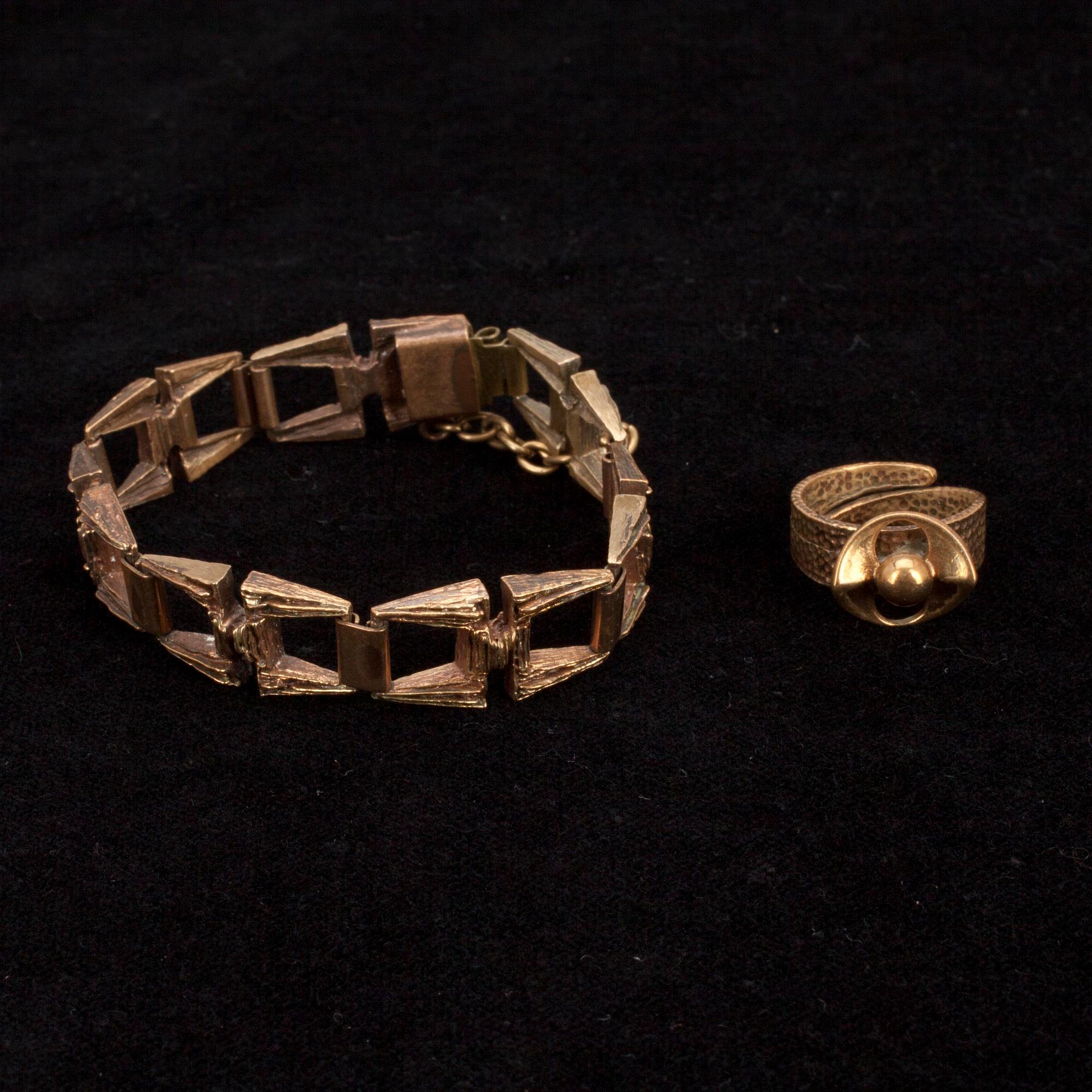 BRONSSMYCKEN, 6 st, bl.a. Pentti Sarpaneva. 1900-talets senare hälft.