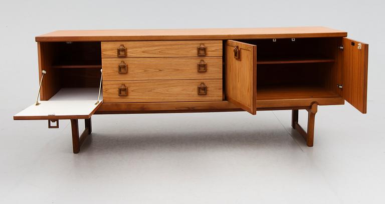 SIDEBOARD, Beautility, England, 1900-talets andra hälft.