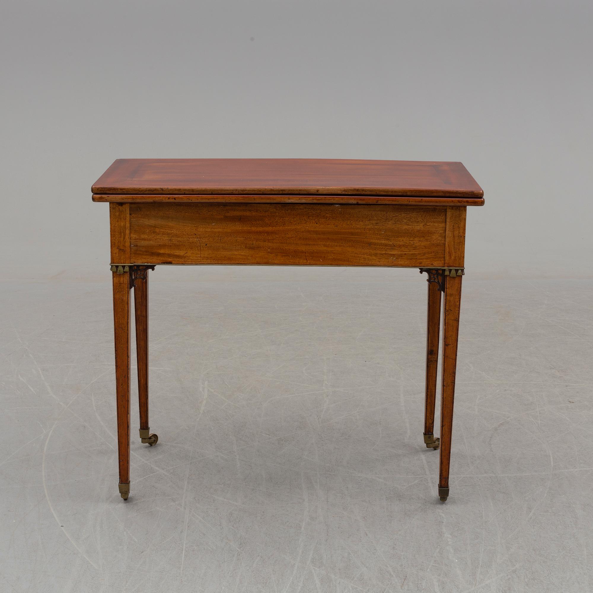 SPELBORD, sengustavianskt, 1800-talets början.