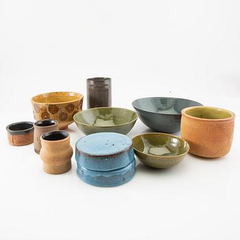 Signe Persson-Melin, box with lid, vases and bowls 13 dlr.