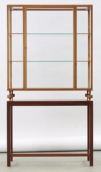 347. A Josef Frank mahogany showcase cabinet, Svenskt Tenn, model 2077.