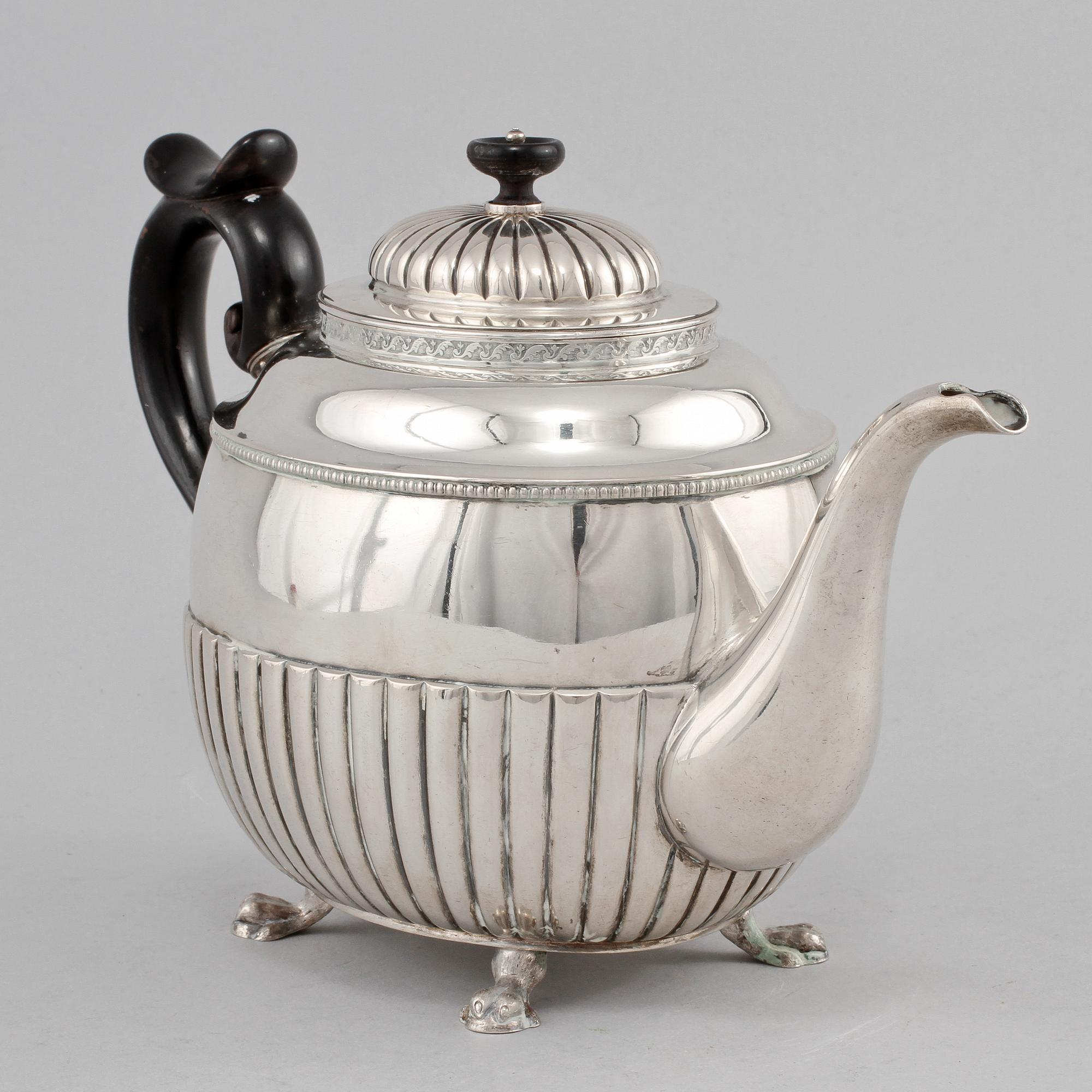 TEKANNA, silver, Barkander och Söhrling, Linköping, 1832. Vikt 810 g.