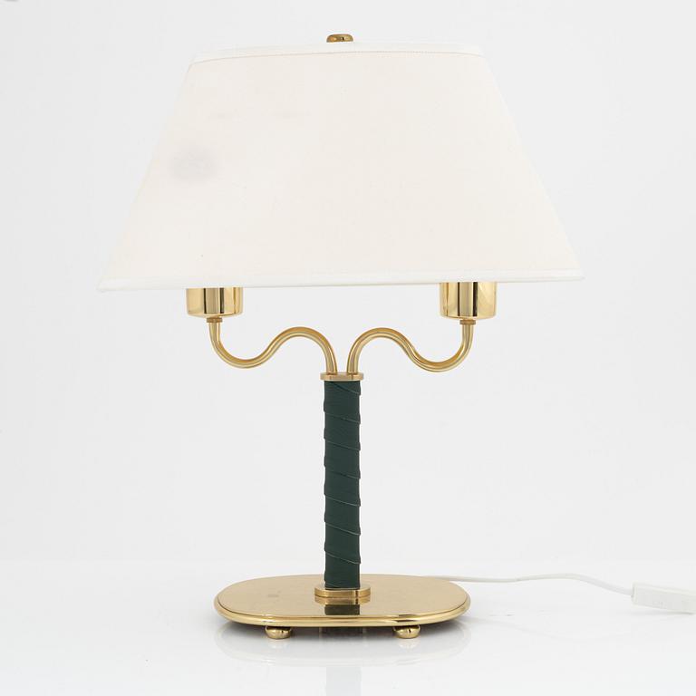 Josef Frank, bordslampa, modell 2388. Firma Svenskt Tenn.