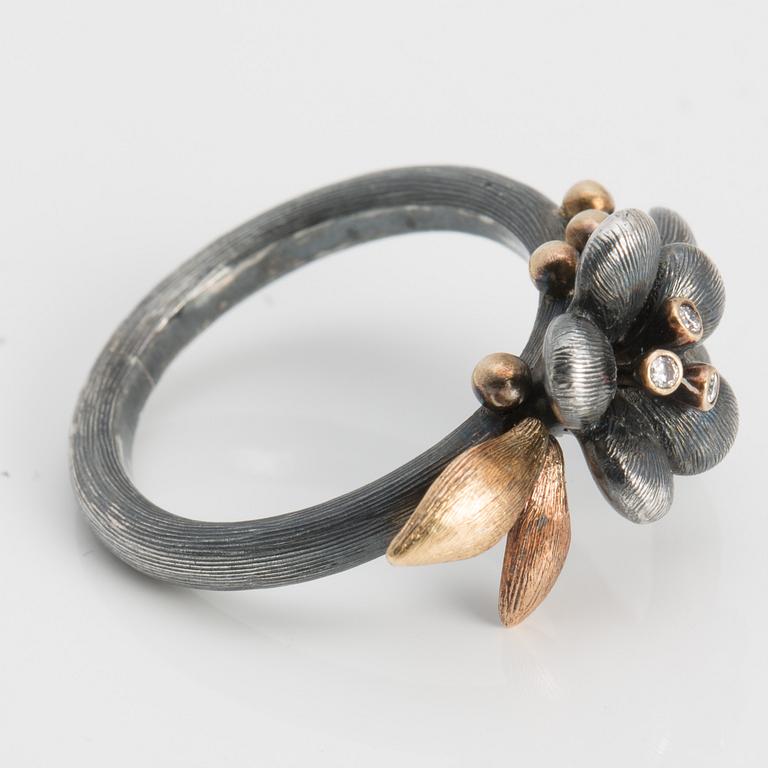OLE LYNGGAARD COPENHAGEN, a sterling silve ring with 3 small dimonds,.