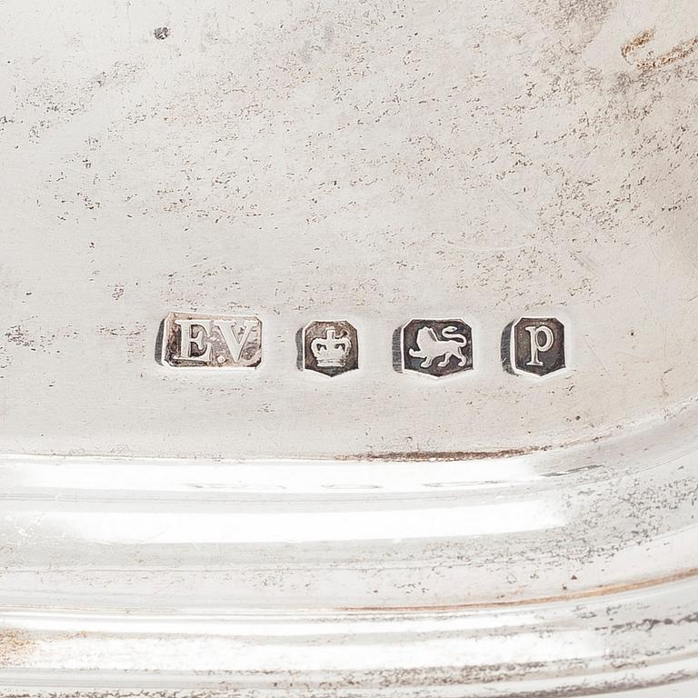 Visitkortsbrickor, 2 st, sterling silver, Viner's Ltd, Sheffield 1932 och 1940.