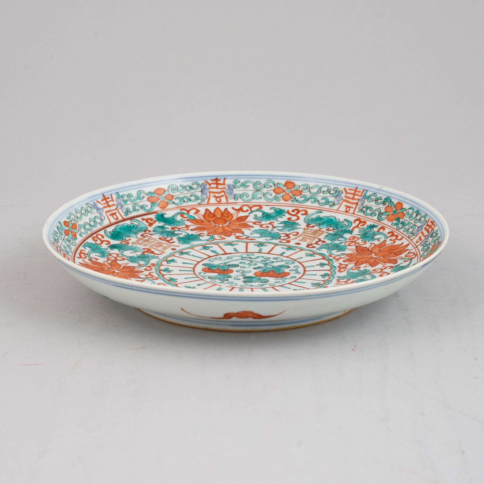 A set of five Chinese porcelain plates, 20th century.
